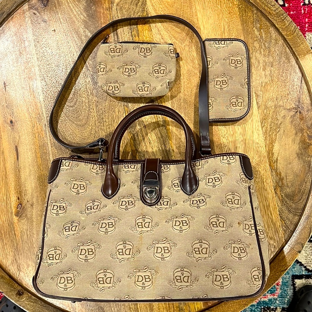 Dooney & Bourke Large Handbag With Signature DB Crest Logo & Crossbody Strap EUC